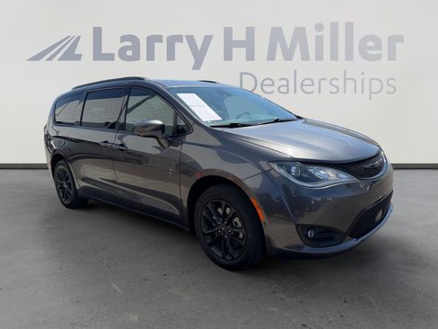 Used 2020 Chrysler Pacifica Touring-L w/ Advanced Safetytec Group AWD/4WD image 7