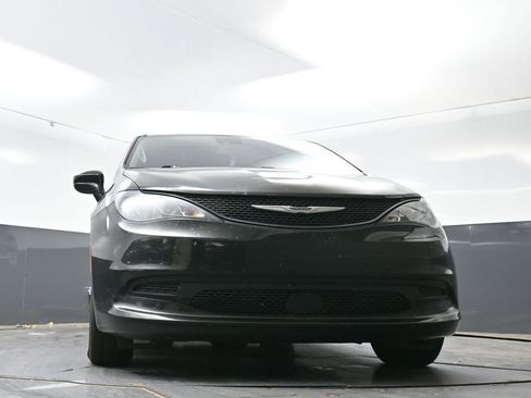 Used 2023 Chrysler Voyager LX FWD image 27
