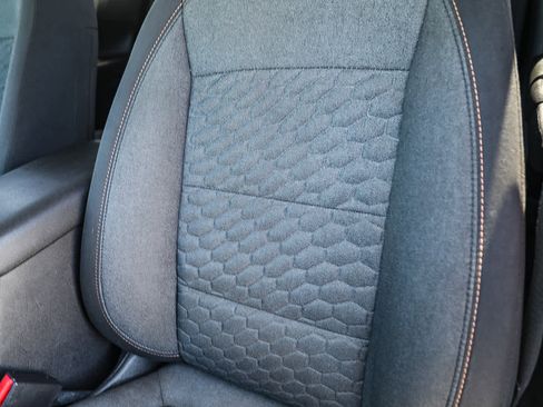 Used 2018 Chevrolet Equinox LT FWD image 23