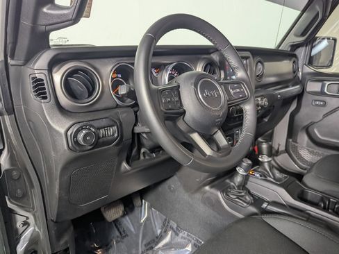 Used 2022 Jeep Wrangler Sport AWD/4WD image 11