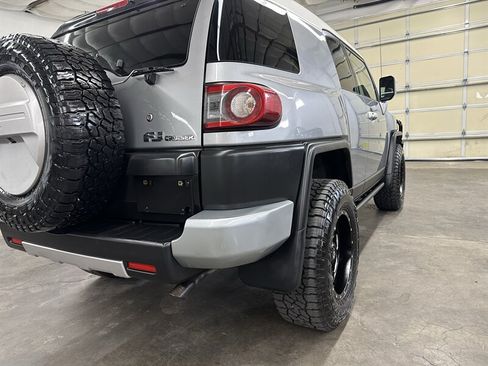 Used 2012 Toyota FJ Cruiser 4WD w/ Convenience Pkg image 38