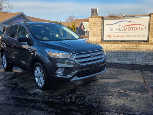 Used 2018 Ford Escape SE image 1
