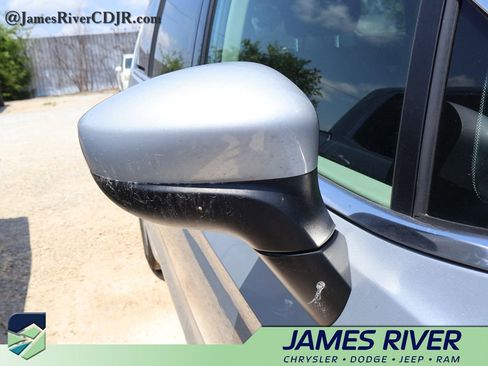 Used 2023 Chrysler Voyager LX FWD image 11