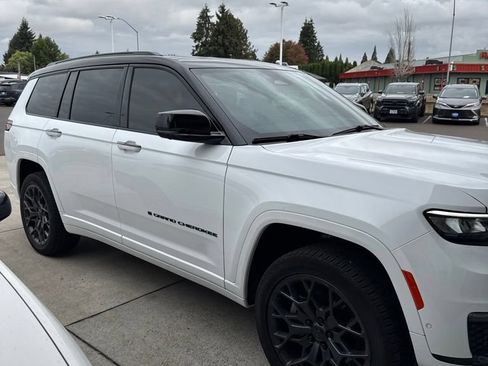 Used 2025 Jeep Grand Cherokee L Summit AWD/4WD image 2