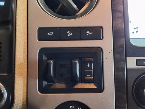 Used 2017 Ford Expedition Limited w/ Equipment Group 301A AWD/4WD image 27