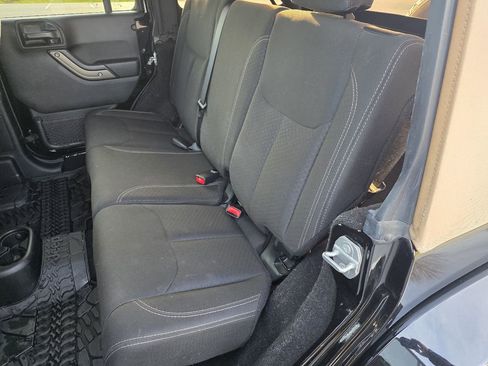 Used 2018 Jeep Wrangler Unlimited Sport image 13