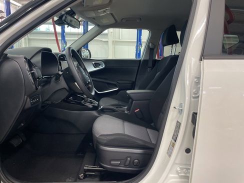Used 2023 Kia Soul S image 17