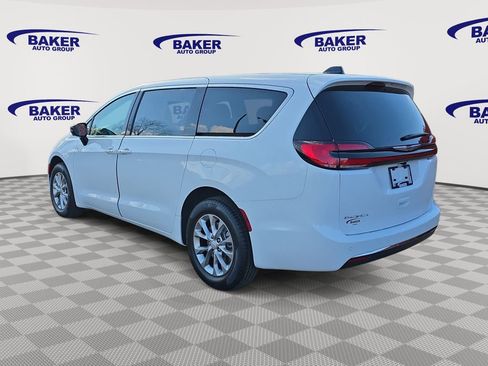 New 2026 Chrysler Pacifica Select image 5
