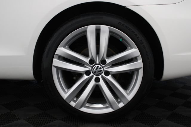Used 2013 Volkswagen Eos Executive FWD image 9