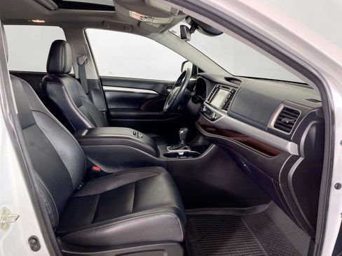 Used 2018 Toyota Highlander XLE AWD/4WD image 28