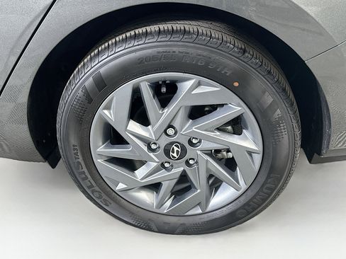 Used 2024 Hyundai Elantra Blue image 11