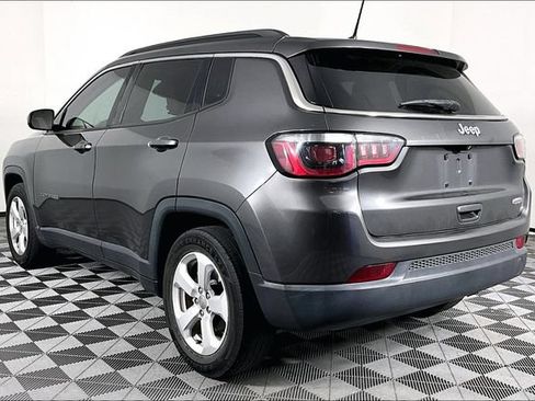 Used 2019 Jeep Compass Latitude FWD image 2