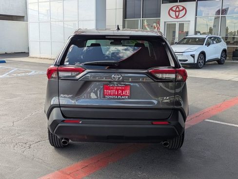 Used 2024 Toyota RAV4 LE image 9