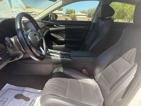 Used 2018 Honda Accord Touring image 12