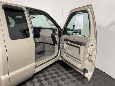 Used 2010 Ford F250 XL image 27