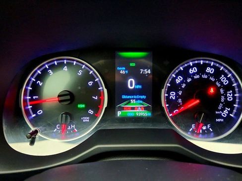 Used 2021 Toyota RAV4 XLE Premium image 14