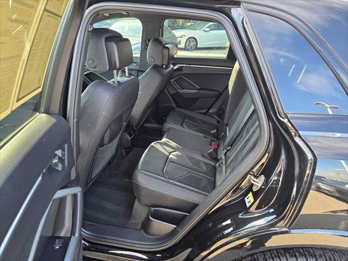 Certified 2025 Audi Q3 2.0T Premium w/ Black Optic Sport Package image 18