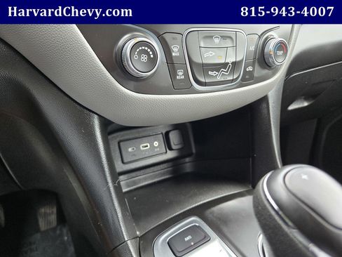 Used 2021 Chevrolet Equinox LS AWD/4WD image 10