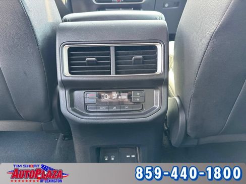 Used 2025 Volkswagen Atlas SE AWD/4WD image 32