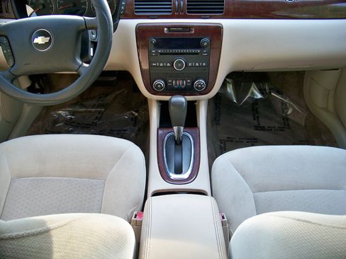 Used 2009 Chevrolet Impala LT image 22