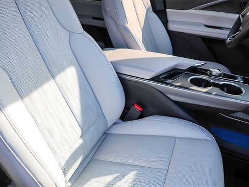 Used 2024 Cadillac Lyriq Sport image 28