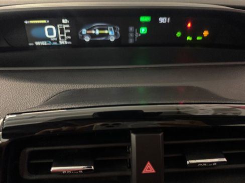 Used 2019 Toyota Prius XLE image 18