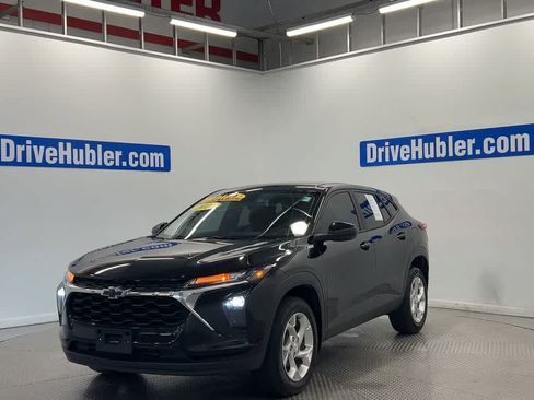 Used 2025 Chevrolet Trax LS w/ LS Convenience Package FWD image 4