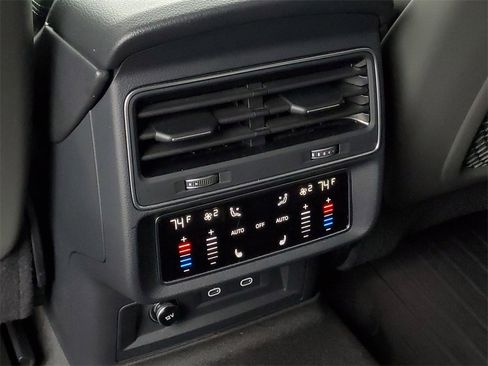 Used 2021 Audi Q8 Prestige w/ Prestige Package image 31