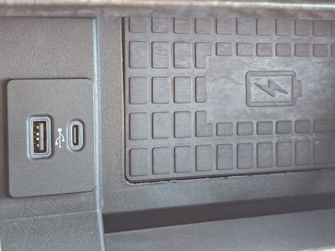 Used 2021 Ford Expedition Limited image 28