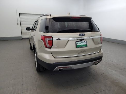 Used 2017 Ford Explorer XLT w/ Equipment Group 202A AWD/4WD image 6