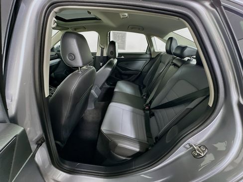 Used 2025 Volkswagen Jetta SE FWD image 28