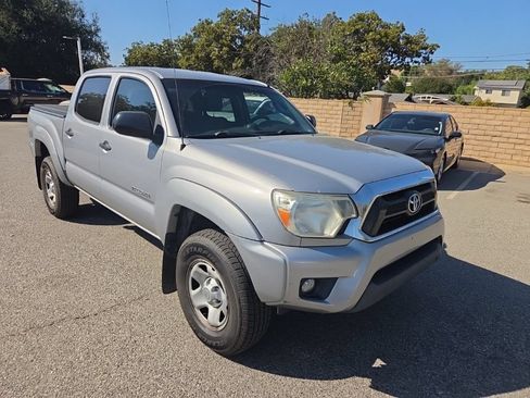 Used 2014 Toyota Tacoma PreRunner w/ SR5 Package RWD image 7