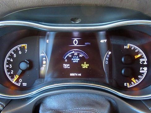 Used 2019 Jeep Grand Cherokee Overland AWD/4WD image 23
