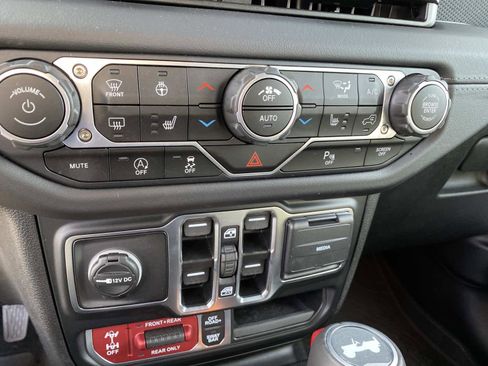 Certified 2025 Jeep Wrangler Unlimited Rubicon image 16