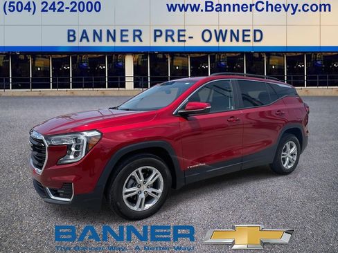 Used 2022 GMC Terrain SLE w/ Driver Convenience Package image 1