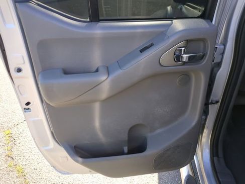 Used 2019 Nissan Frontier SL RWD image 27