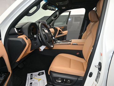 New 2026 Lexus LX 700h Luxury image 13