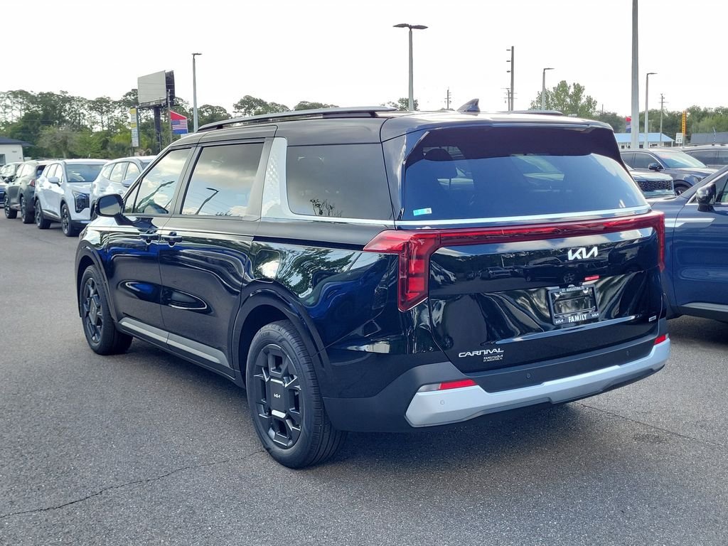 New 2026 Kia Carnival EX FWD image 4