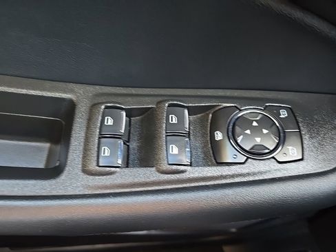 Used 2021 Ford Edge SE image 18