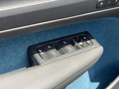 Used 2023 Volvo XC40 Recharge Ultimate AWD/4WD image 16