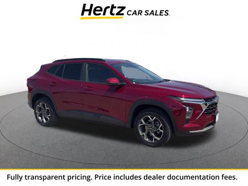 Used 2025 Chevrolet Trax LT FWD image 1