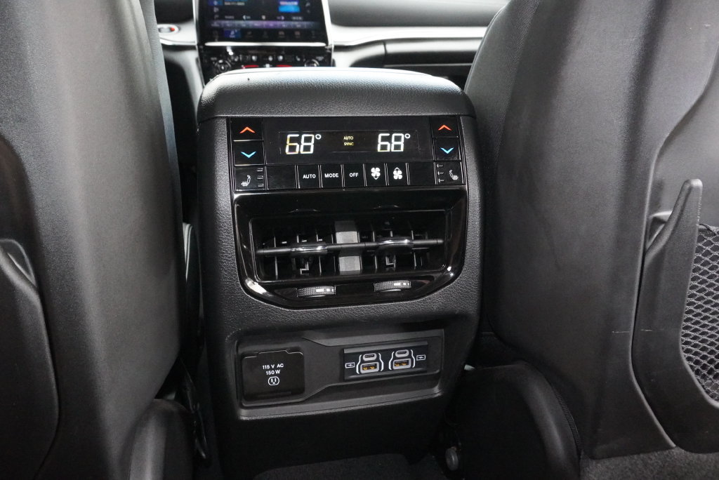Used 2024 Jeep Grand Cherokee L Overland w/ Advanced Protech Group III AWD/4WD image 31