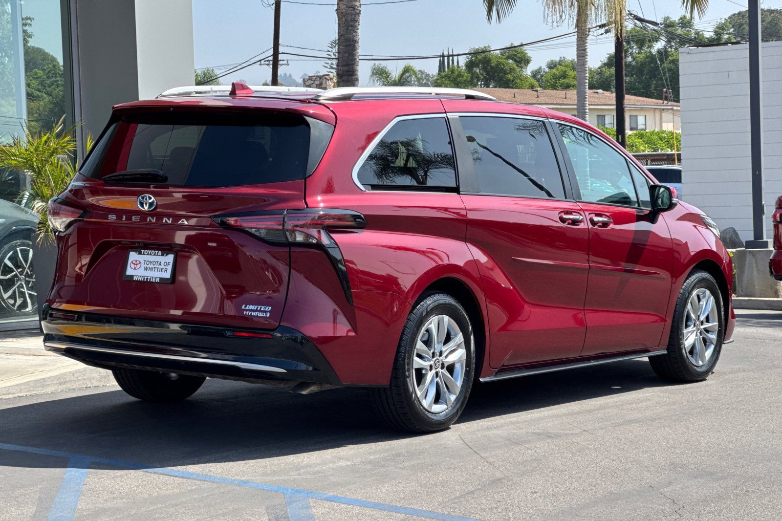 Used 2024 Toyota Sienna Limited FWD image 5