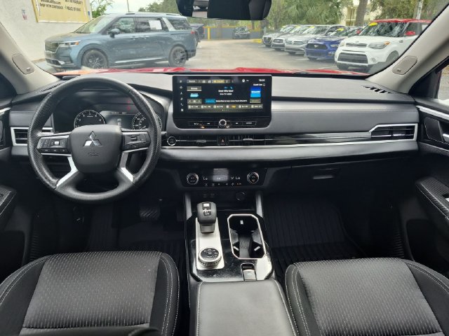 Used 2025 Mitsubishi Outlander ES FWD image 23