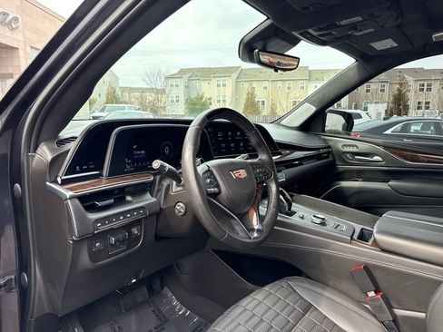 Certified 2023 Cadillac Escalade Sport Platinum image 4