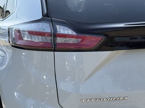 Used 2021 Ford Edge Titanium FWD image 6
