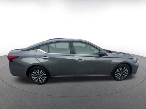Used 2025 Nissan Altima 2.5 SV image 15
