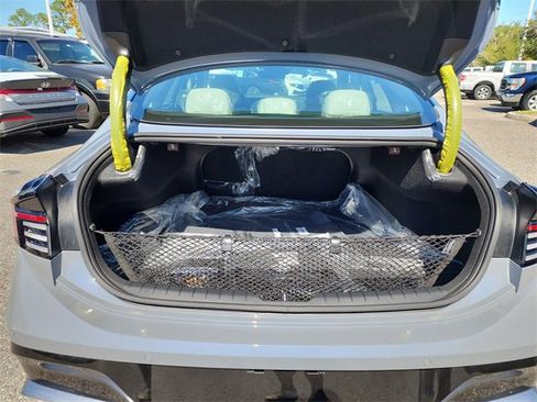 New 2025 Hyundai Sonata Limited image 8