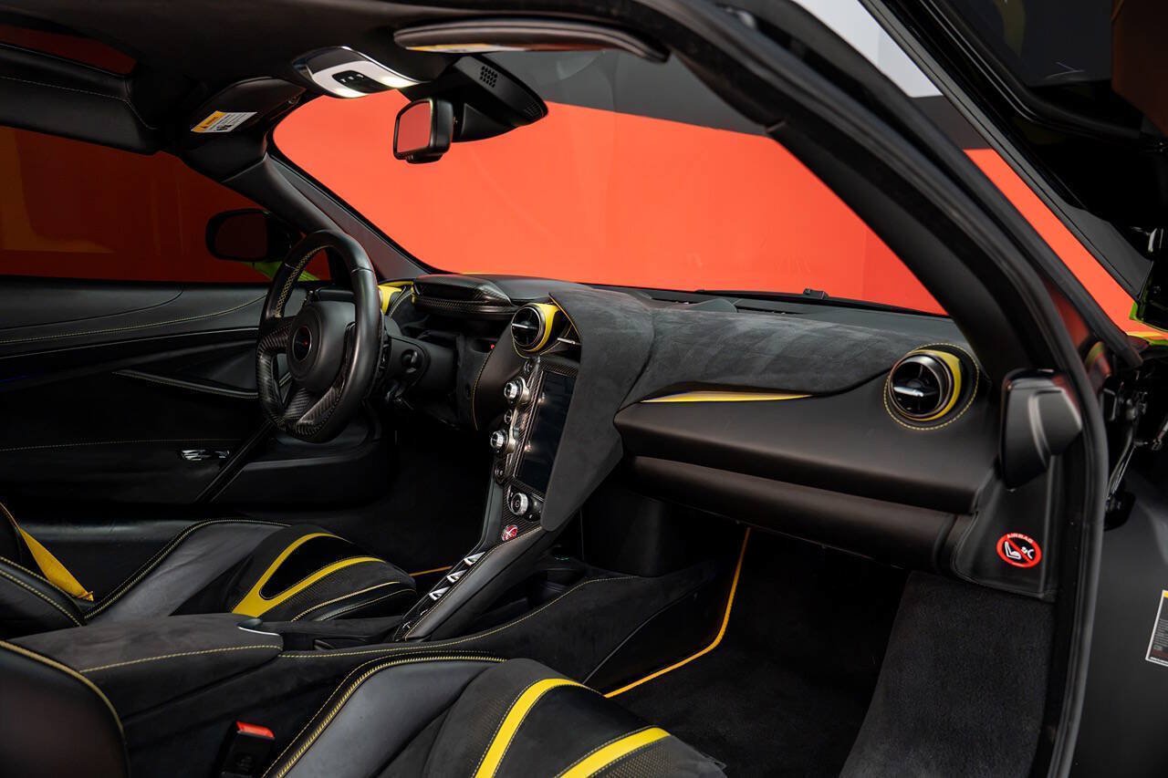 Used 2018 McLaren 720S Performance RWD image 65