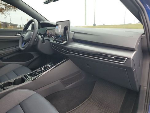 Used 2025 Volkswagen Golf image 30